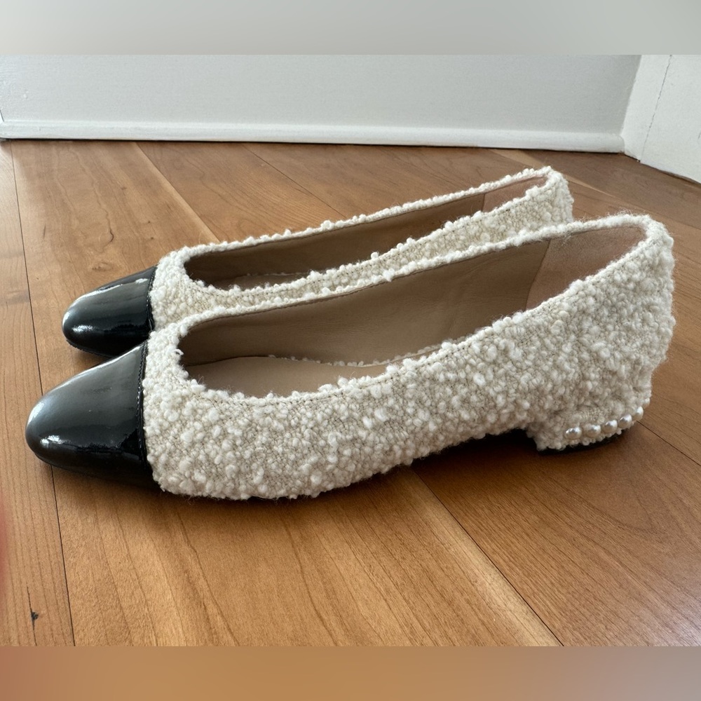 Stuart Weitzman Boucle Ballet Flat (8.5)